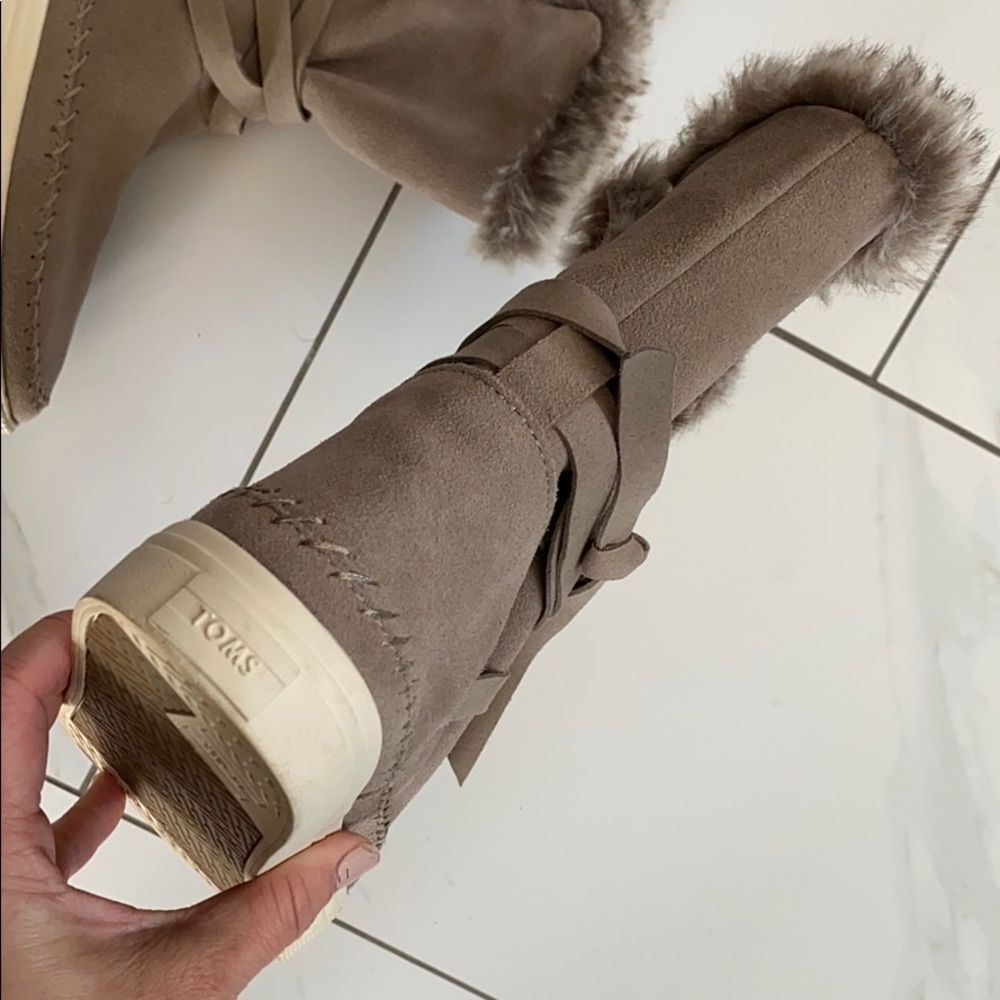 NWOT SALE‼️Toms fur boots - Picture 6 of 10